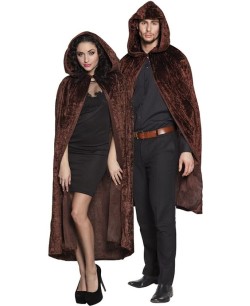 CAPA DE TERCIOPELO MARRON CON CAPUCHA