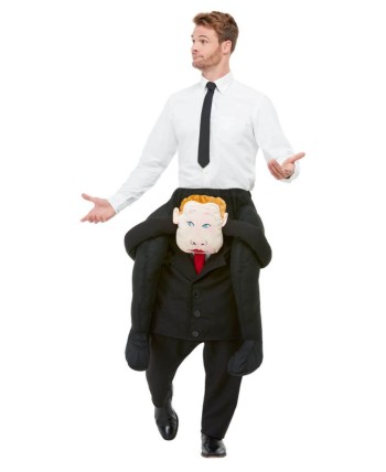 DISFRAZ DE RUSO A HOMBROS