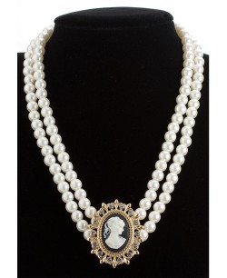 COLLAR DE PERLAS CON CAMAFEO